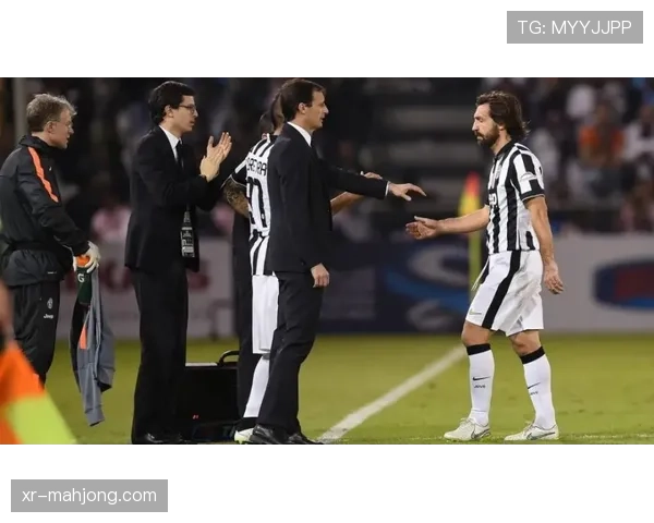 “都灵队赛前训练全程开放,主教练演练三中卫应对米兰边路冲击” “都灵队赛前训练全程开放,主教练演练三中卫应对米兰边路冲击”